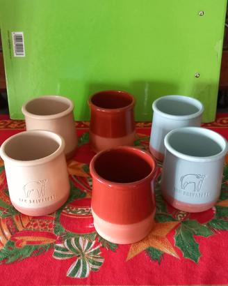 Bicchieri/tazze colorate in terracotta