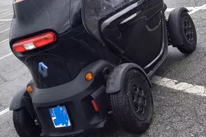 TWIZY RENAULT ELETTRICA PER PATENTE B1