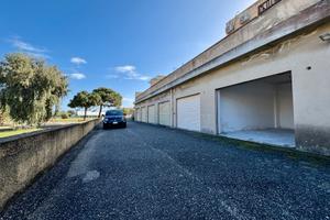 Torre Faro - Box auto, con basculante manuale