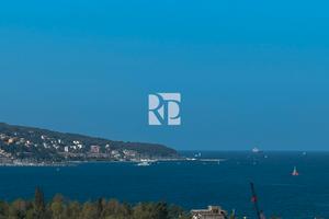 Appartamento con giardino, cantina e posto auto