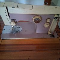 Macchina da cucire Necchi vintage