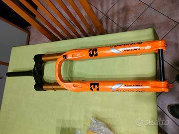 forcella nuova 29"  stelo 38 mm corsa 180mm 