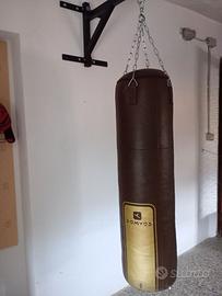 sacco boxe + staffa+ guantoni