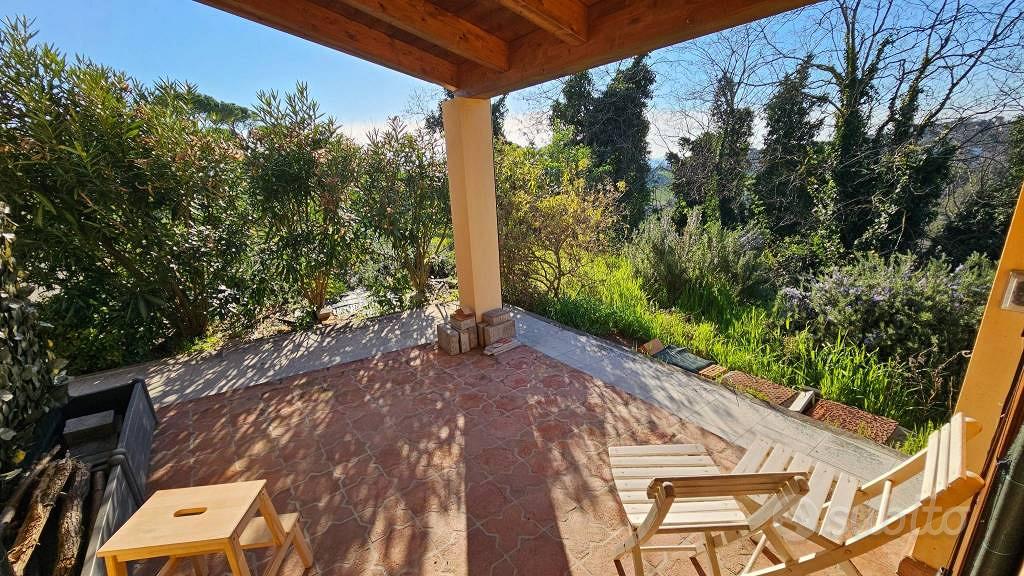 Villa di 190 m² con più di 5 locali e box auto a G - Vista 2