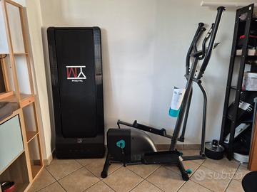 Attrezzatura ginnica palestra cyclette 