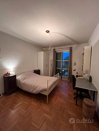 Stanza arredata con balcone dal 1 maggio