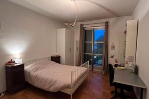 Stanza arredata con balcone dal 1 maggio