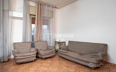 QUADRILOCALE CON BALCONE E CANTINA