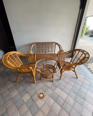 Set salotto in vimini (divano poltrone e tavolino)
