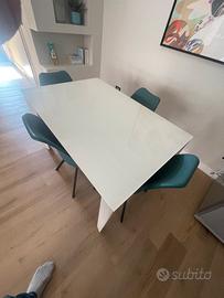 Tavolo allungabile e 4 sedie
