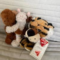 Peluche Tigre e orsetto mucca abbracciati.