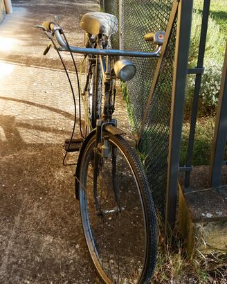 Bicicletta d'epoca Bianchi con motore mosquito 
