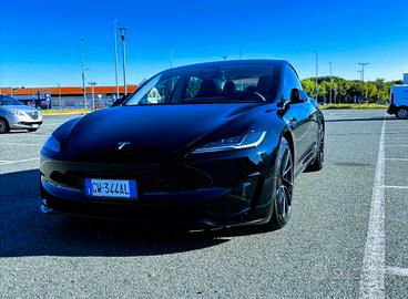 Tesla Model 3, Performance