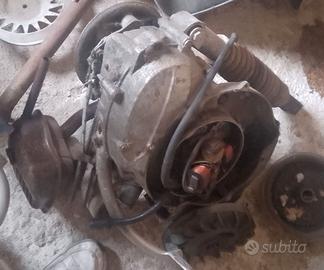 Manubrio e blocco motore vespa 50