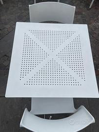 Sedie e tavoli in polipropilene