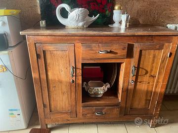 mobile antico con pensile