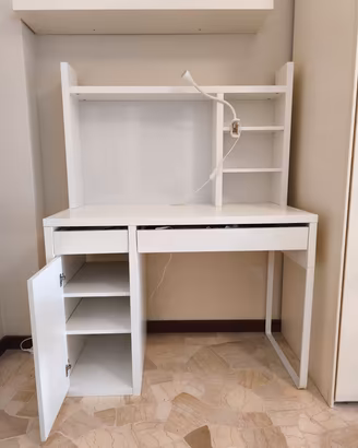 scrivania + sedia Ikea come nuova