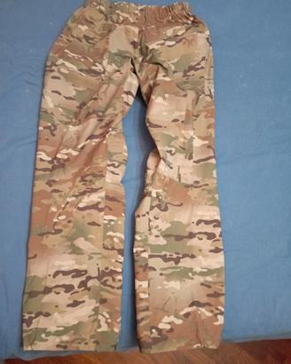 sovra pantaloni