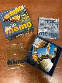 Memo Berlino + lente d'ingrandimento + cartolina