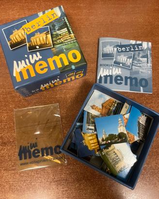 Memo Berlino + lente d'ingrandimento + cartolina