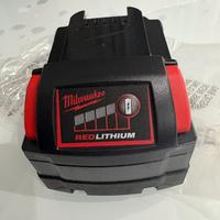 Milwaukee Batteria M18B5 18V 5.0 Ah+caricabatteria