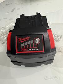 Milwaukee Batteria M18B5 18V 5.0 Ah+caricabatteria