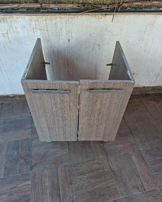 mobiletto e lavello