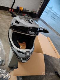 casco Fox in carbonio forgiato