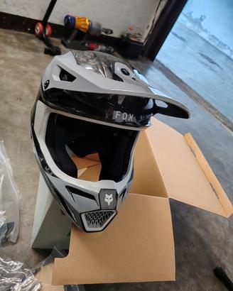 casco Fox in carbonio forgiato