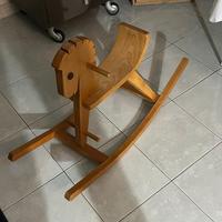 Cavalluccio a dondolo