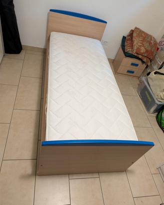 letto singolo con materasso e comodino 