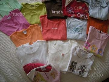 Vari scatoloni di vestiti