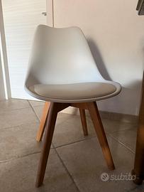 Sedie bianche scandinave