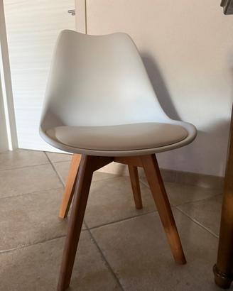Sedie bianche scandinave
