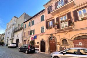 4 LOCALI A VALENTANO