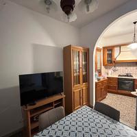 Casa indipendente su due livelli con cortile