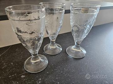 Calici in vetro decorato