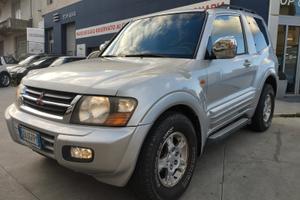 Mitsubishi Pajero 3.2 16V DI-D 3p. GLS2 Autocarro