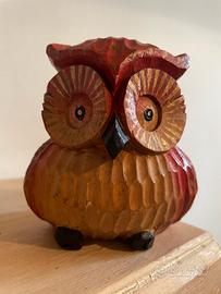 Civetta in legno decorata a mano
