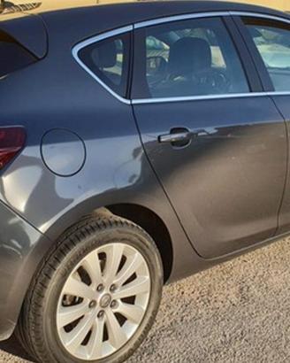 Opel Astra specchi mensola fanalini