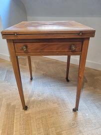 Tavolo da gioco antico