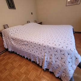 Copriletto a uncinetto fatto a mano