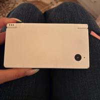 nintendo con caricabatterie e giochi inclusi