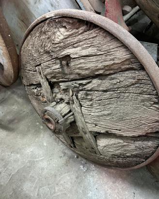 Ruota piena carro buoi antichissima