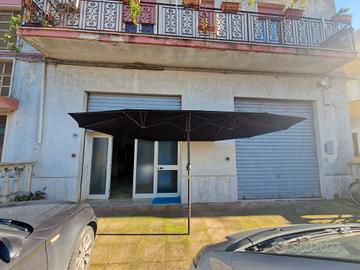 Coppia di ombrelloni. 