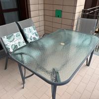 Tavolo in vetro e sedie