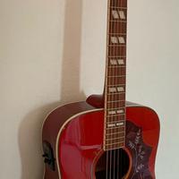 Chitarra acustica amplificata nuova.