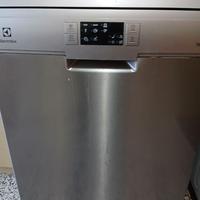 LAVASTOVIGLIE ELECTROLUX