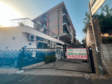 Boccea - locale con doppio accesso su via principa