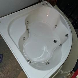 Vasca idromassaggio angolare 